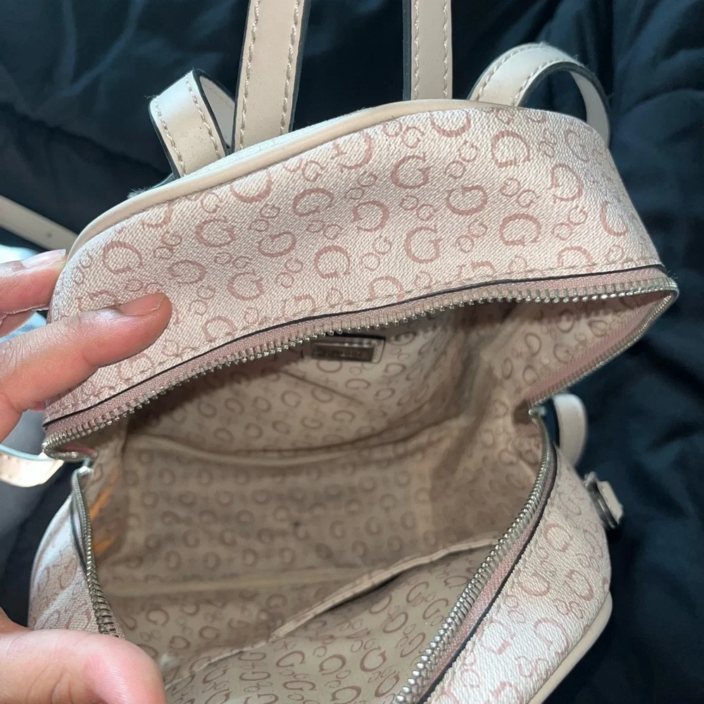 Guess backpack - Picture 3 of 4